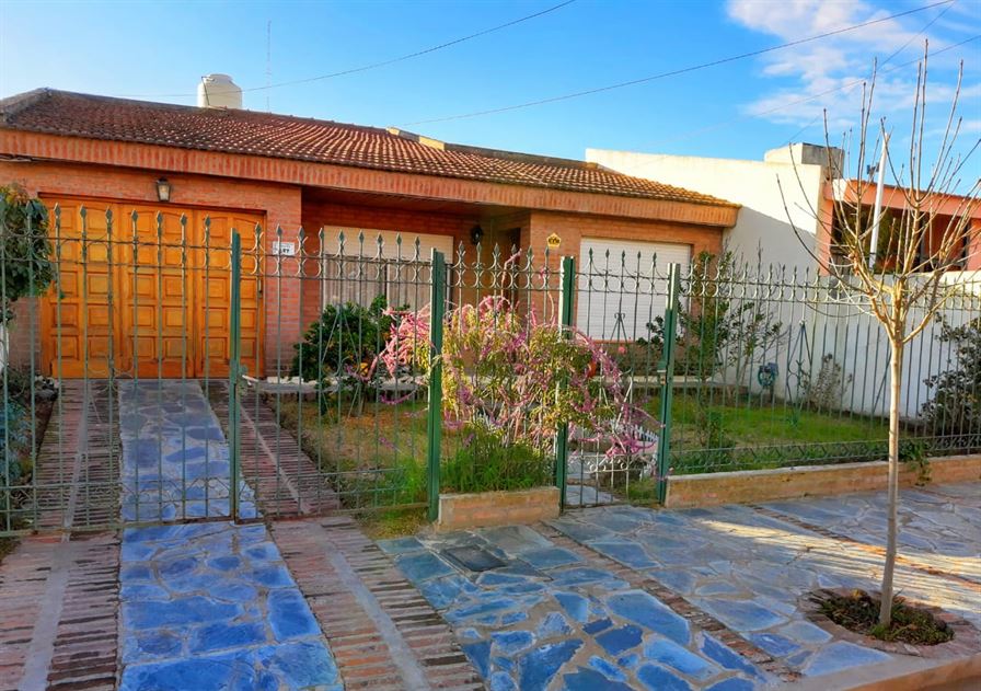 Casa Torroba 647 - B° Villa Alonso - Daiana Domínguez Negocios  Inmobiliarios - Venta y alquiler de propiedades